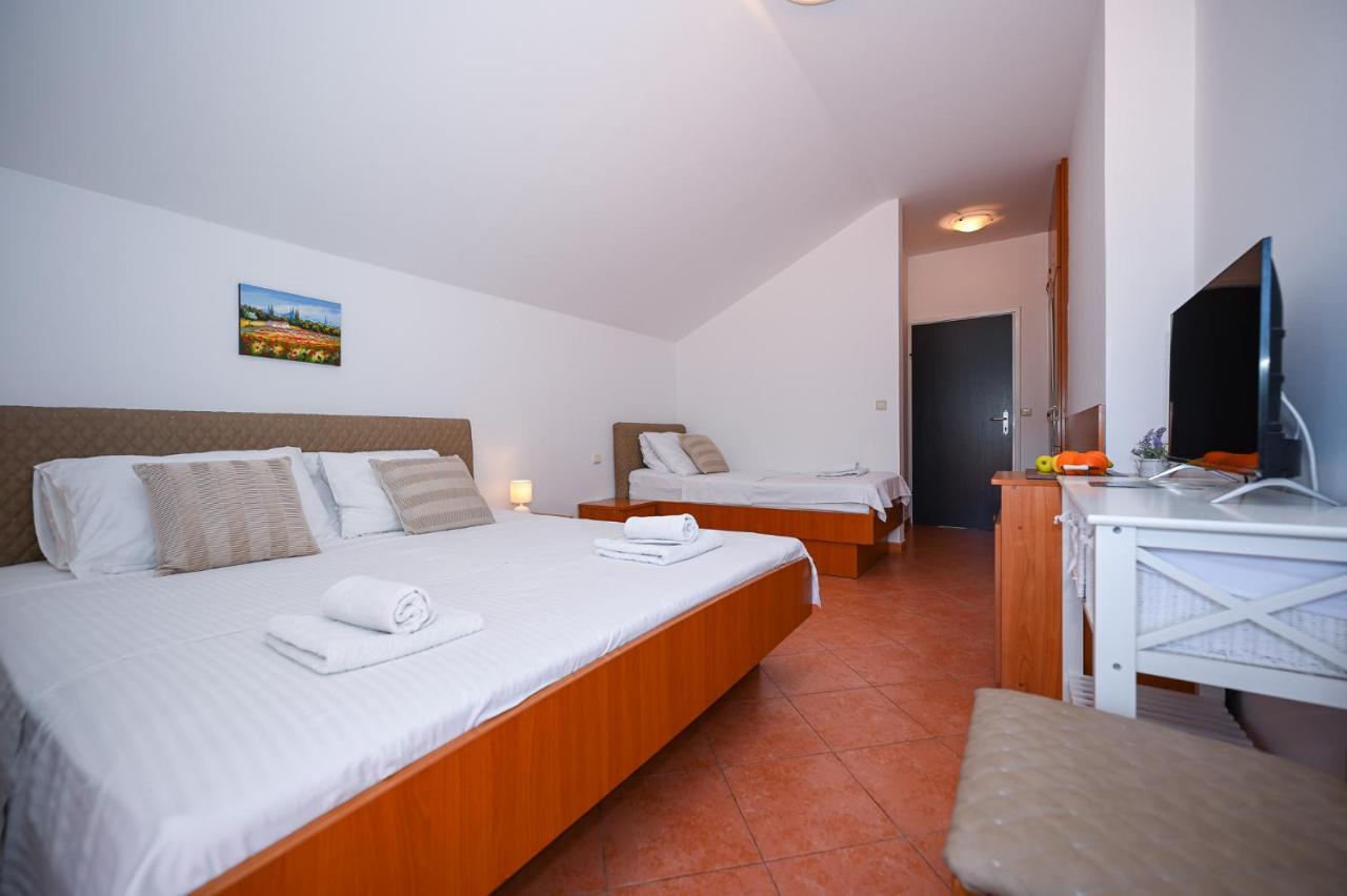 Beach House Poseydon Mlini Buitenkant foto